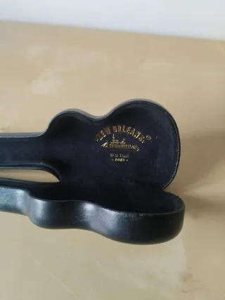 Guitarra miniatura decorativa