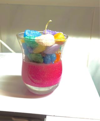 Velas artesanales multicolor en vaso de cristal