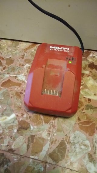 Taladro Hilti SF 2H-A con batería y cargador