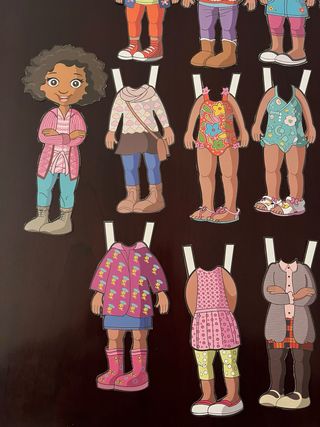 Muñeca Recortable con Ropa