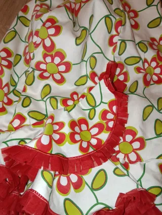 Falda flamenca con volantes y flores