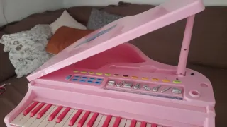 Piano rosa de juguete
