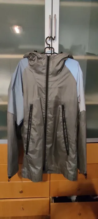 Chubasquero plata reflectante ideal bici, patin.