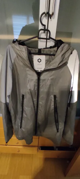 Chubasquero plata reflectante ideal bici, patin.