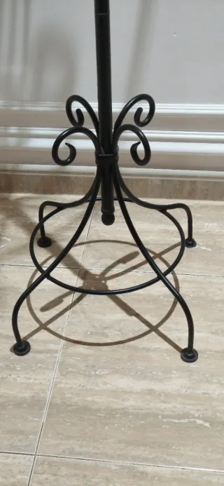 Perchero de hierro forjado negro