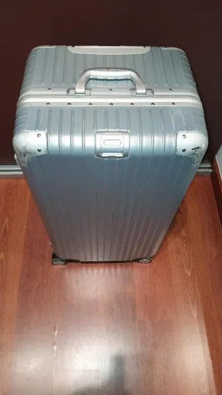 Maleta grande plateada