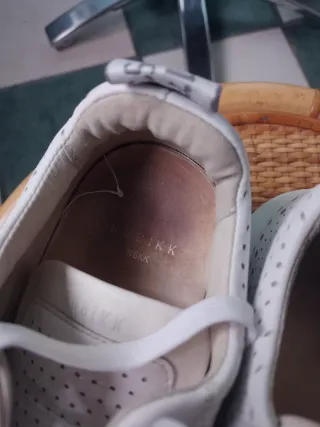 Scarpe sportive bianche traforate