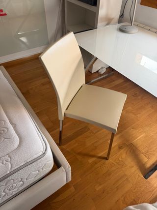 Silla Beige Cuero y Metal
