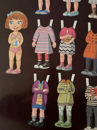 Muñeca Recortable con vestidos