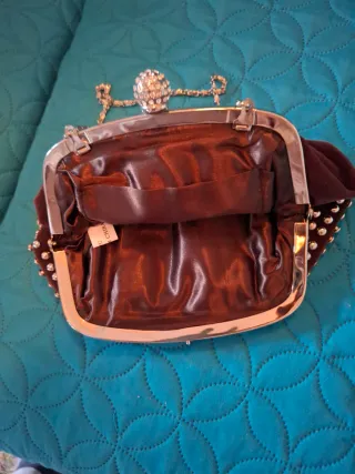 Bolso de terciopelo con tachuelas