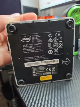 Mini PC Intel NUC NUC5i5RYH Plata
