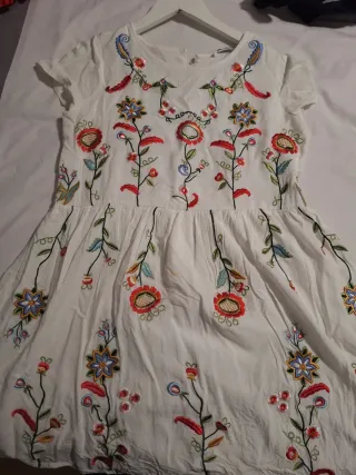 Vestido blanco bordado flores