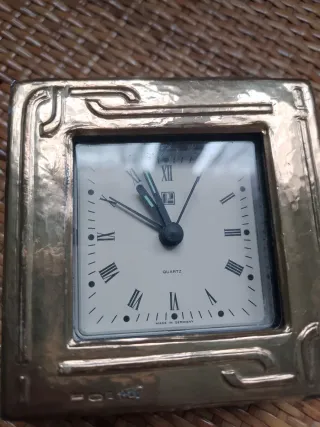 Orologio da tavolo in metallo