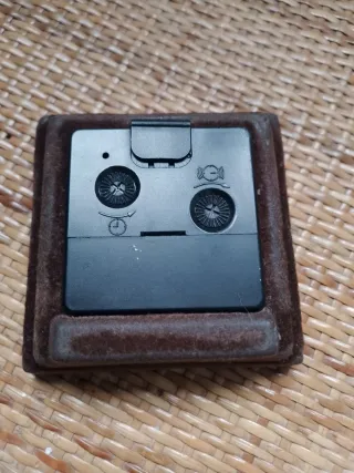 Orologio da tavolo in metallo