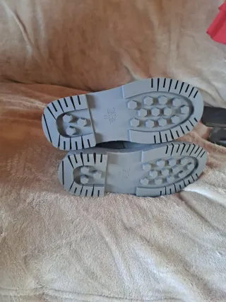 Botas grises para niña