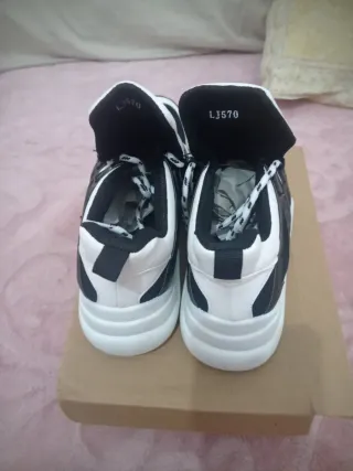 Zapatillas deportivas hombre negras y blancas