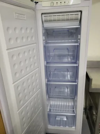 Congelador Vertical Rommer blanco