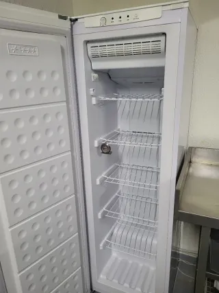 Congelador Vertical Rommer blanco