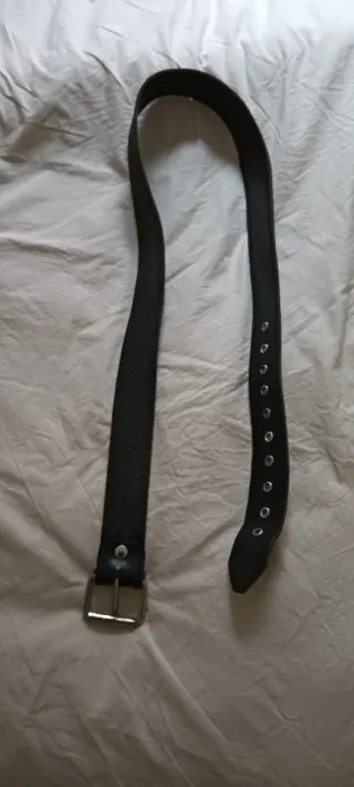 Cinturón de cuero negro