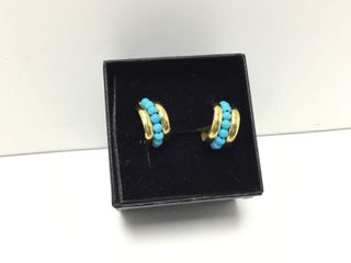 pendientes oro 18k con piedra con plastico