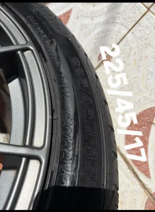 Llantas 17 pulgadas.con neumaticos mas del 80%