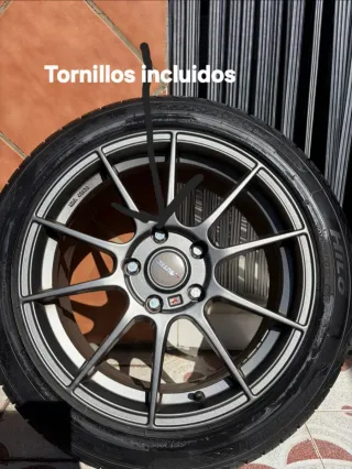 Llantas 17 pulgadas.con neumaticos mas del 80%