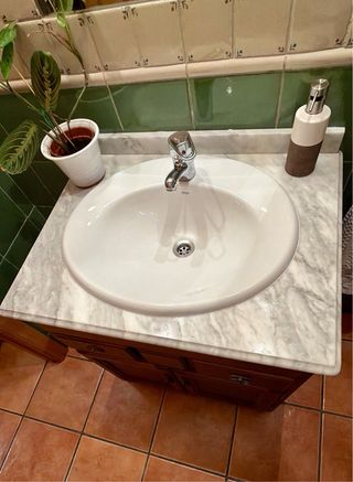 Mueble de baño madera y mármol