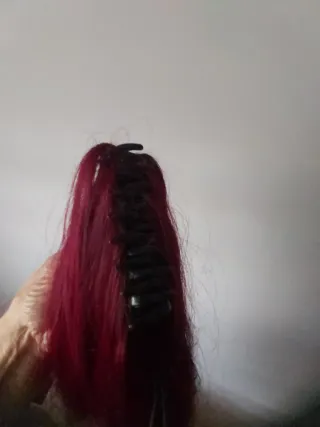 Coleta postiza castaña rojiza