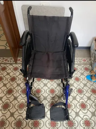 Silla de ruedas plegable autopropulsable