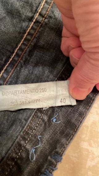 Pantalones vaqueros grises