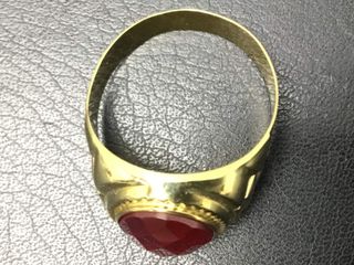 sello oro 18k con piedra con circonita