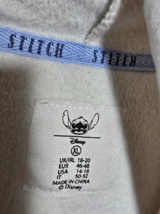 Sudadera beige con estampado de Stitch