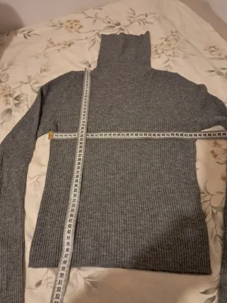 Jersey Pull&Bear gris cuello alto talla S