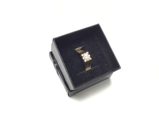 anillo oro 18k con piedra con circonita