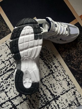 New Balance Running Plata y Blanco