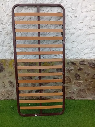2 Somieres metálicos con lamas de madera
