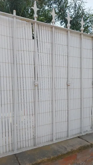Cercado exterior de hierro
