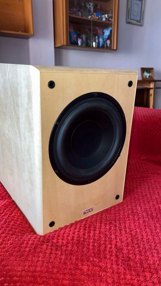 Caja vacía con altavoz Magnat Sub Motion 200A