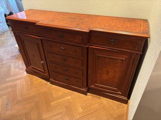 Mueble aparador de madera antiguo