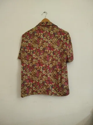 Blusa fresca floral de sastrería