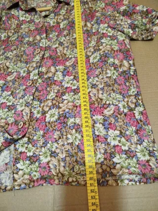 Blusa fresca floral de sastrería