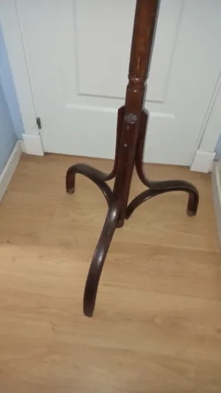 Perchero de madera antiguo