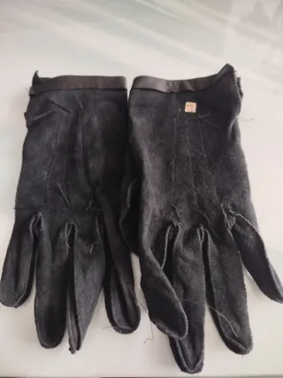 Guantes de piel negros