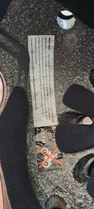 Casco skate talla S negro. Sin apenas uso.