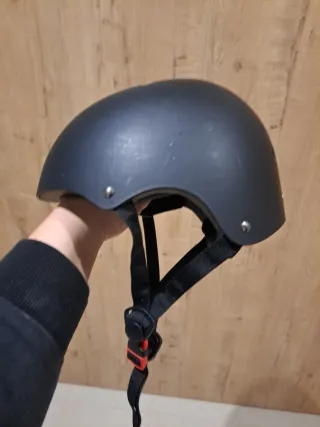 Casco skate talla S negro. Sin apenas uso.