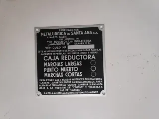 Emblema identificación Land Rover Santana Serie II