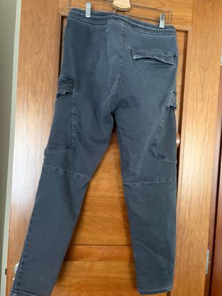 Pantalón cargo gris Pull&Bear Talla S