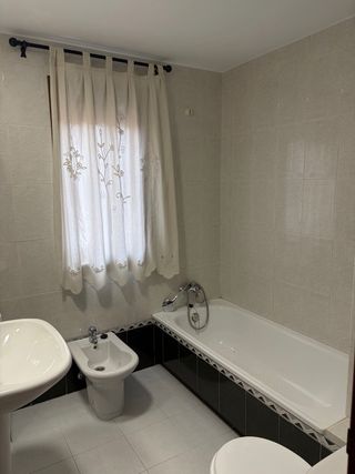 Se alquila piso en Cuenca Capital