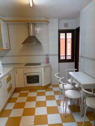 Se alquila piso en Cuenca Capital