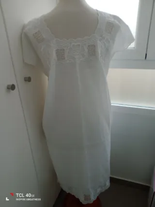 Nueva Bata blanca bordada